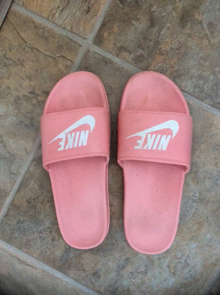 ladies nike sliders size 6